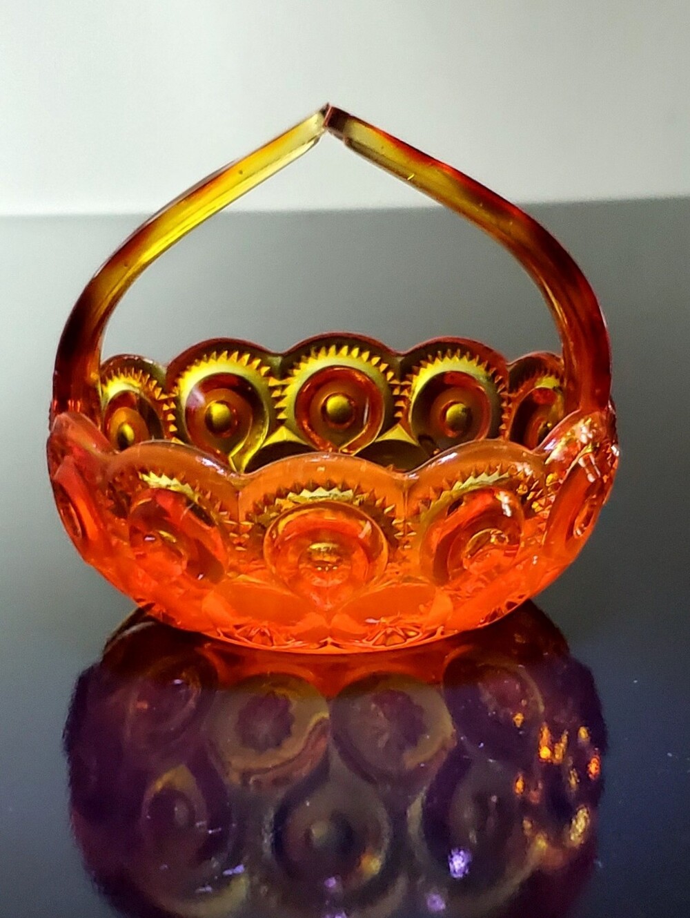 GLOWING Fire Amberina Moon & Star Split Handle Art Glass Basket - Picture 9 of 16